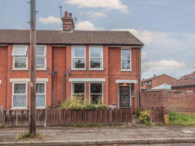2 bed house for sale