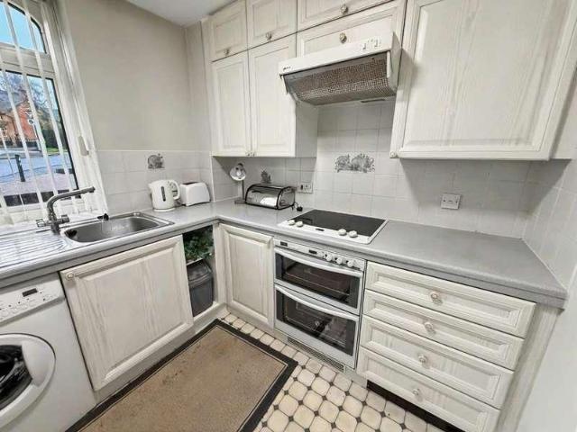 2 bed flat for sale