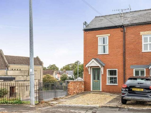 2 bed house for sale