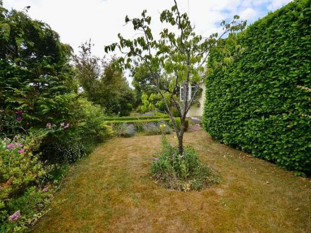 2 bed house for sale