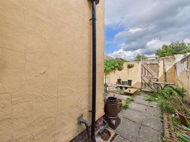 2 bed house for sale