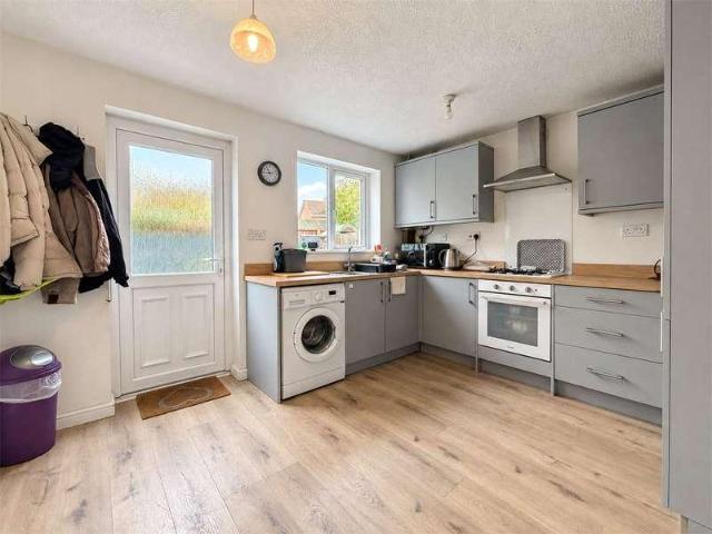 2 bed house for sale