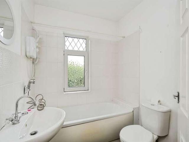 2 bed house for sale