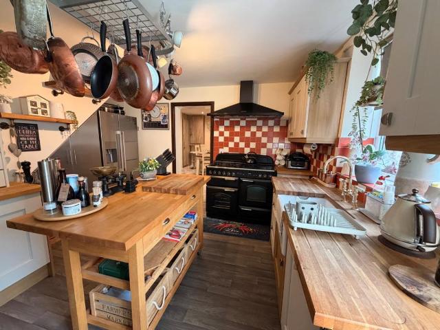 2 bed house for sale