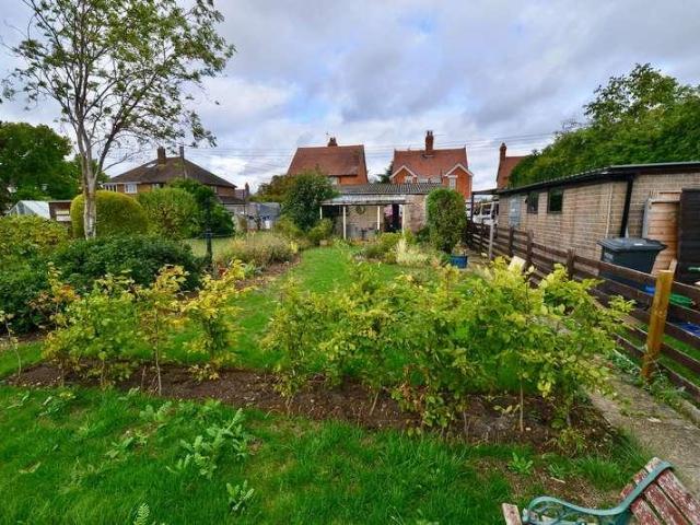 2 bed house for sale