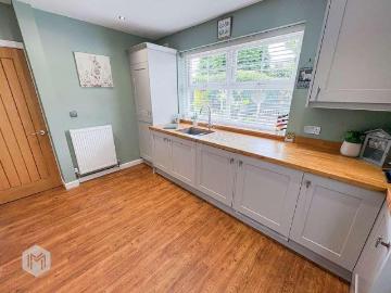 2 bed house for sale