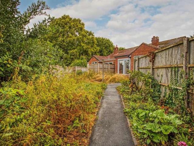 2 bed house for sale