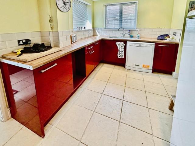 2 bed house for sale