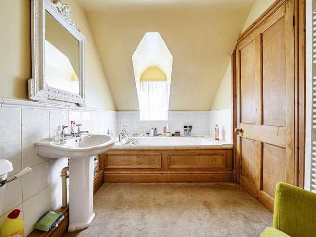 2 bed house for sale