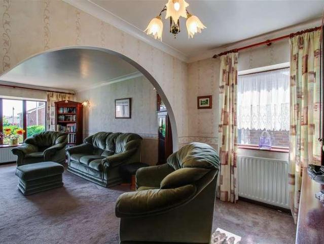 2 bed house for sale