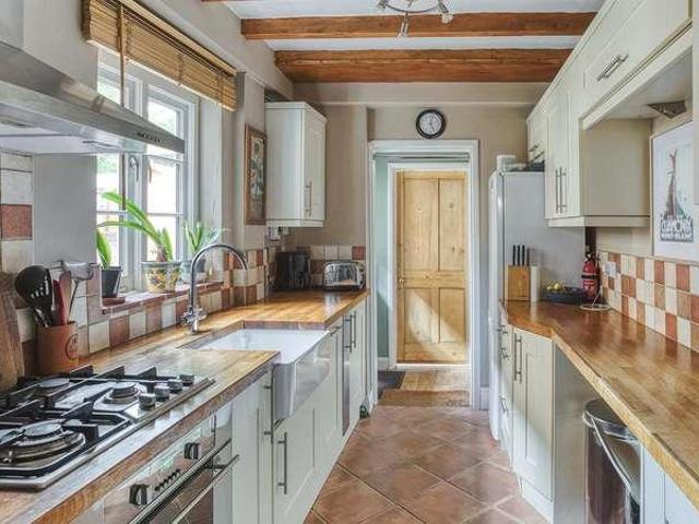 2 bed house for sale