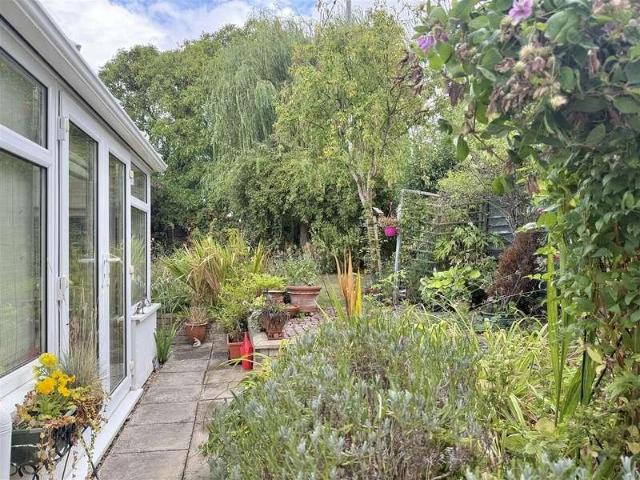 2 bed house for sale