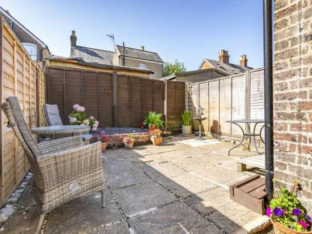 2 bed house for sale