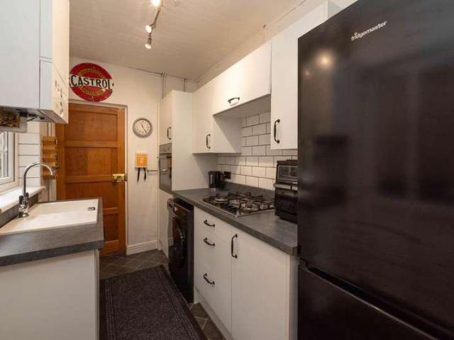 2 bed house for sale