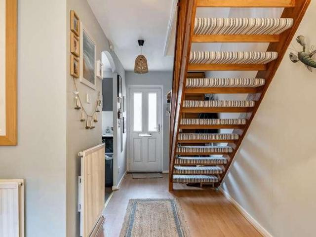 2 bed house for sale