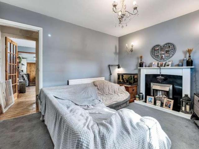 2 bed house for sale