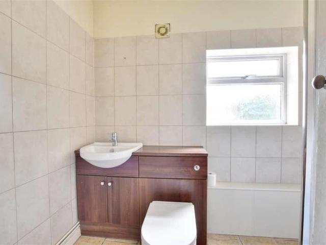 2 bed house for sale