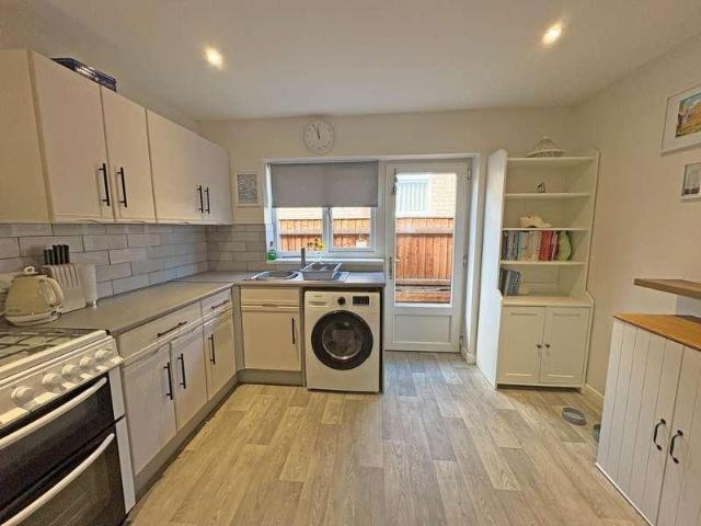 2 bed house for sale