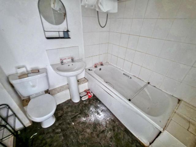 2 bed house for sale