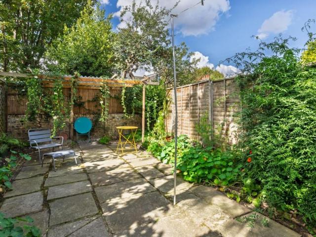 2 bed house for sale