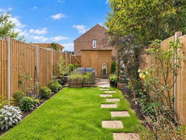 2 bed house for sale
