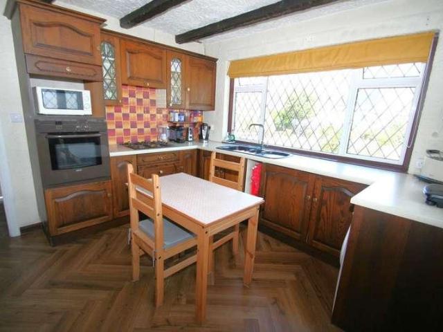2 bed house for sale