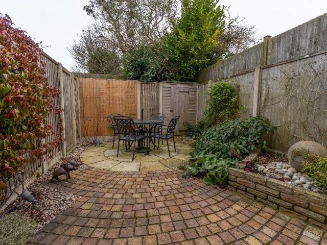 2 bed house for sale