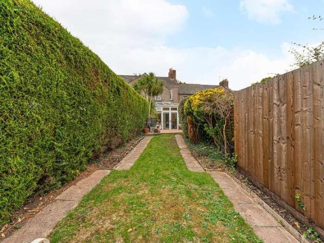 2 bed house for sale