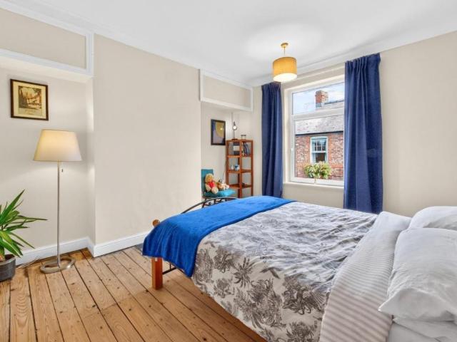 2 bed house for sale