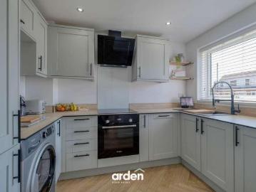 2 bed house for sale