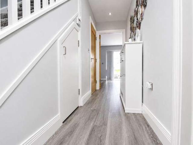 2 bed house for sale