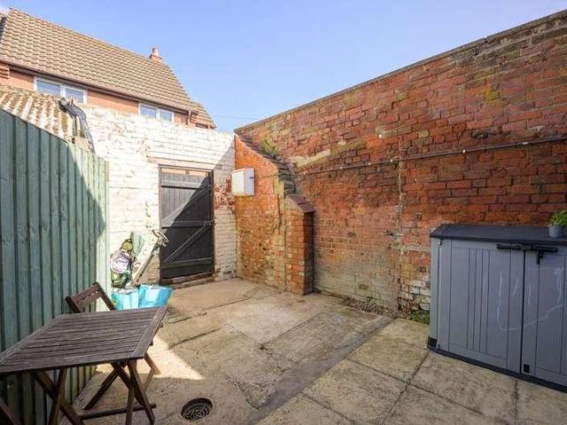 2 bed house for sale