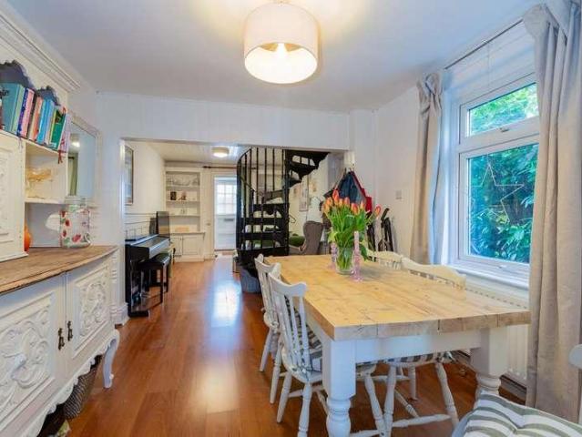 2 bed house for sale