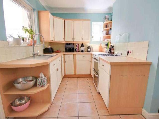 2 bed house for sale