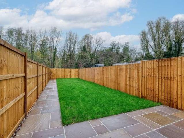 2 bed house for sale