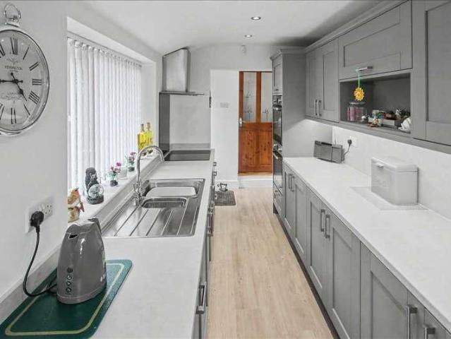 2 bed house for sale