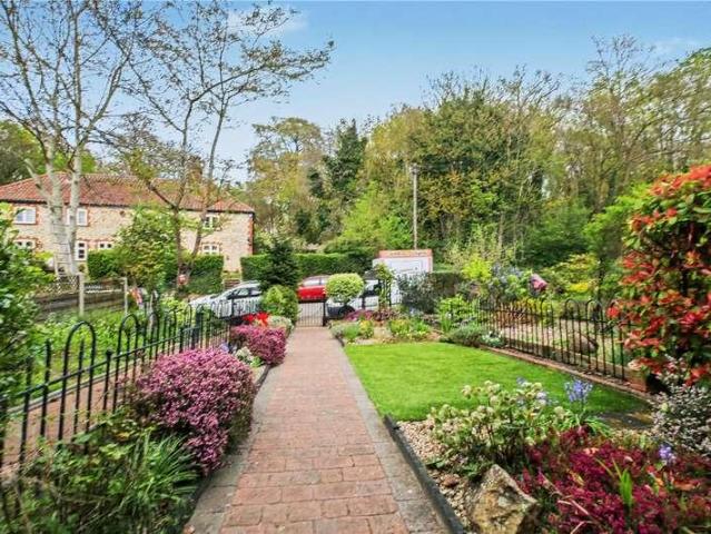 2 bed house for sale
