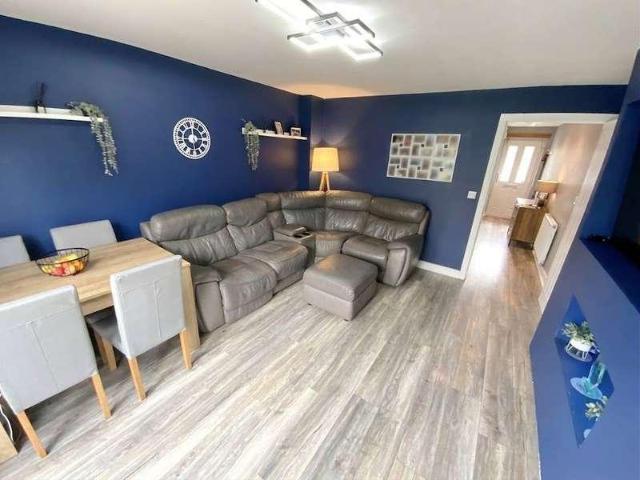 2 bed house for sale