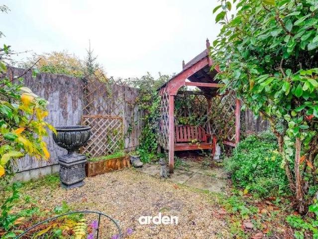 2 bed house for sale