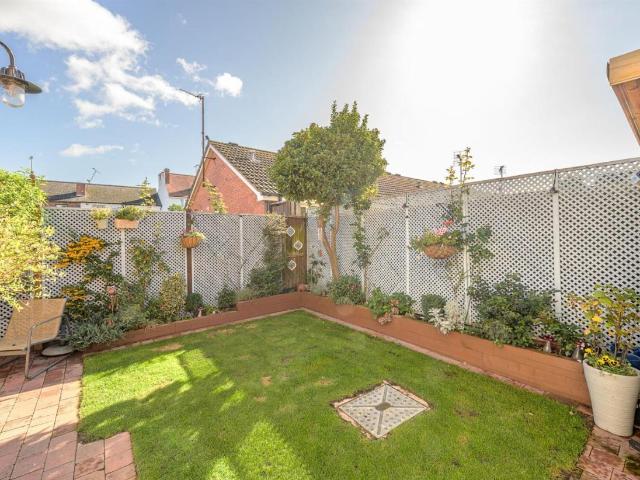 2 bed house for sale