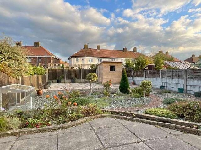 2 bed house for sale