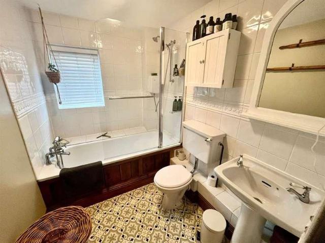 2 bed house for sale