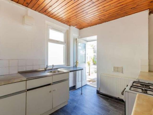 2 bed house for sale