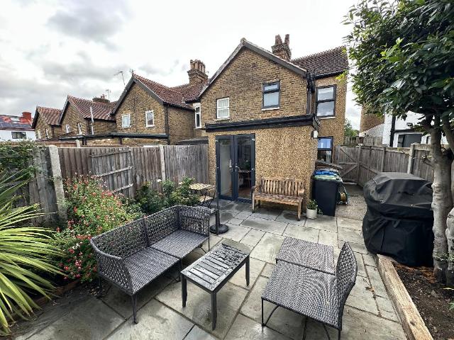 2 bed house for sale