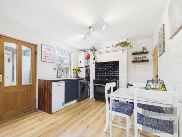2 bed house for sale