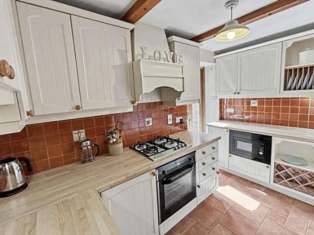 2 bed house for sale