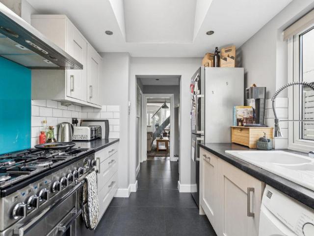 2 bed house for sale