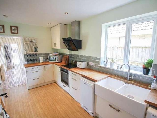 2 bed house for sale