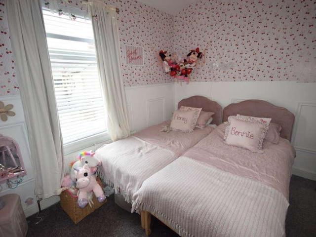 2 bed house for sale