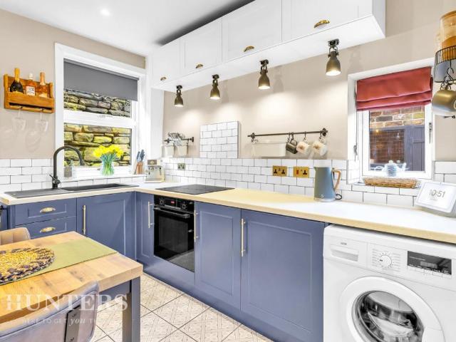 2 bed house for sale